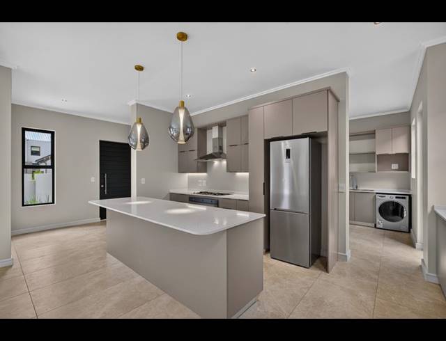 4 BEDROOM TOWNHOUSE FOR SALE IN BRYANSTON